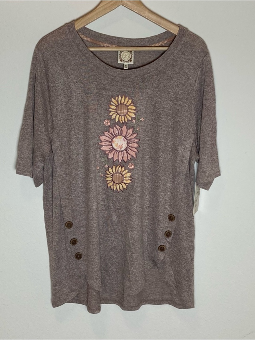 NEW Tru Self Top Pullover Preppy Flower T-Shirt Button Detail Embroidered Sz XL